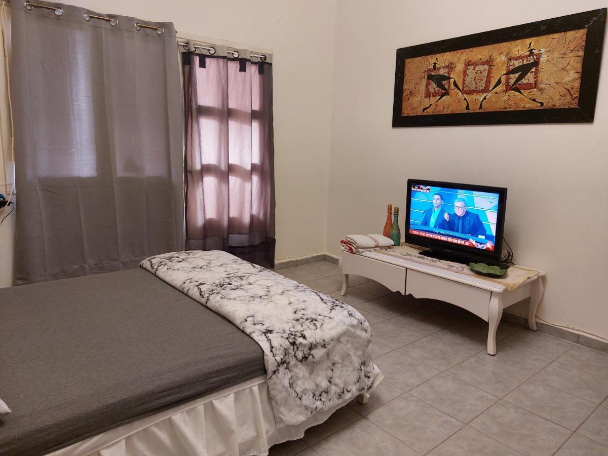 Modern Studio Central Haifa Free Wifi דירת נופש מאובזרת בחיפה Esterno foto